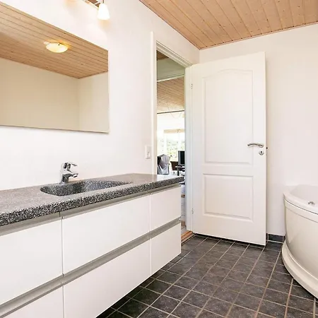 8 Person In Skals-by Traum *