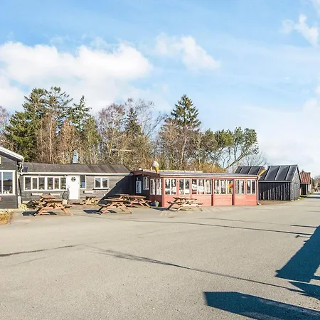 8 Person In Skals-by Traum * Sundstrup