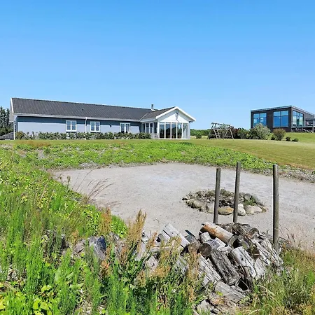 8 Person In Skals-by Traum * Sundstrup